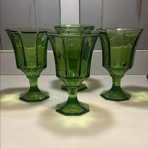 Vgt Set of Green Independence octagonal wine goblets. Midcentury.